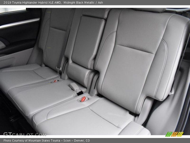 Midnight Black Metallic / Ash 2019 Toyota Highlander Hybrid XLE AWD