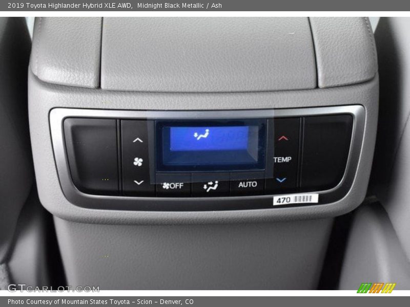 Midnight Black Metallic / Ash 2019 Toyota Highlander Hybrid XLE AWD