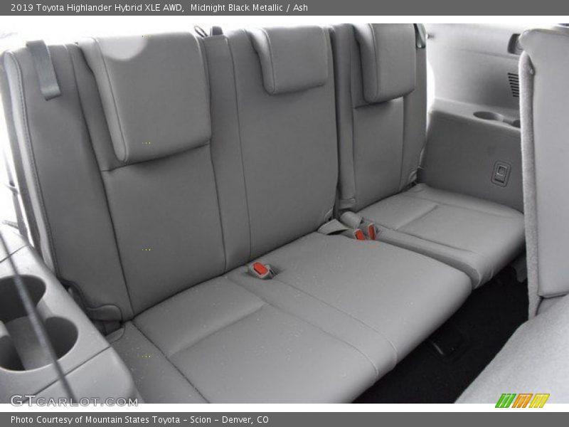 Midnight Black Metallic / Ash 2019 Toyota Highlander Hybrid XLE AWD