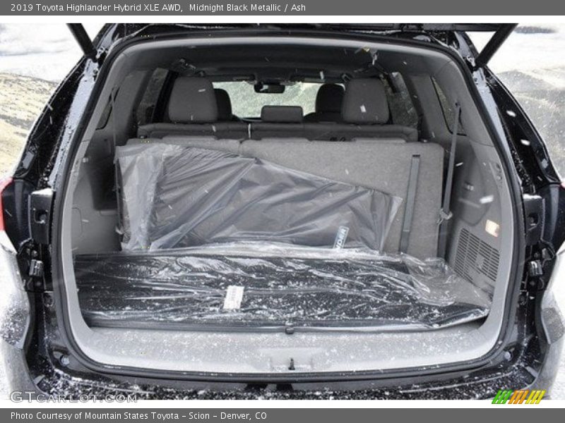 Midnight Black Metallic / Ash 2019 Toyota Highlander Hybrid XLE AWD