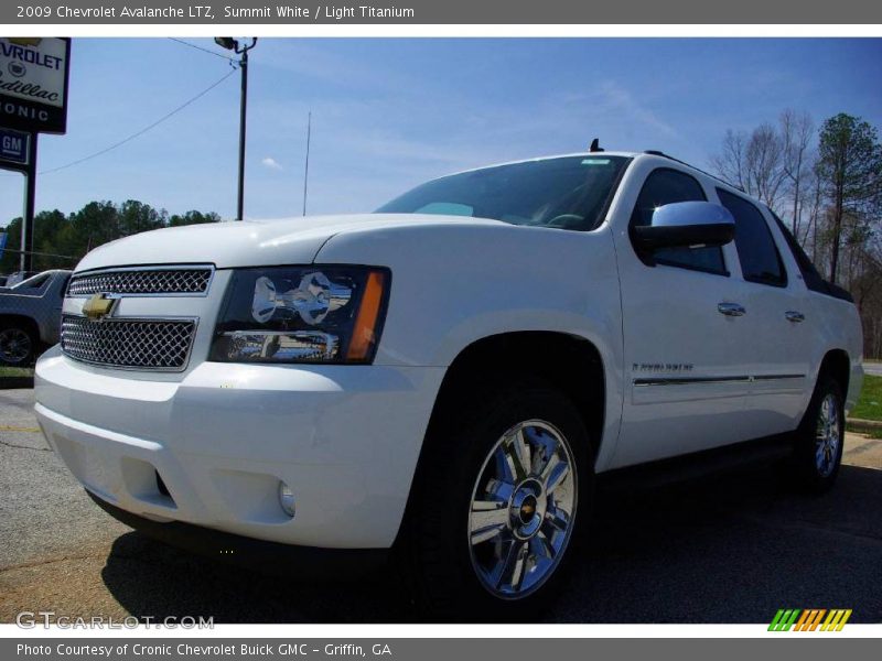 Summit White / Light Titanium 2009 Chevrolet Avalanche LTZ