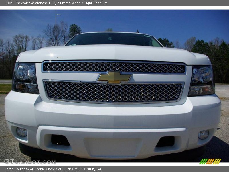 Summit White / Light Titanium 2009 Chevrolet Avalanche LTZ