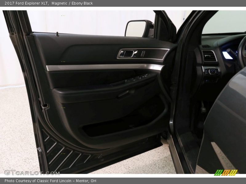 Magnetic / Ebony Black 2017 Ford Explorer XLT