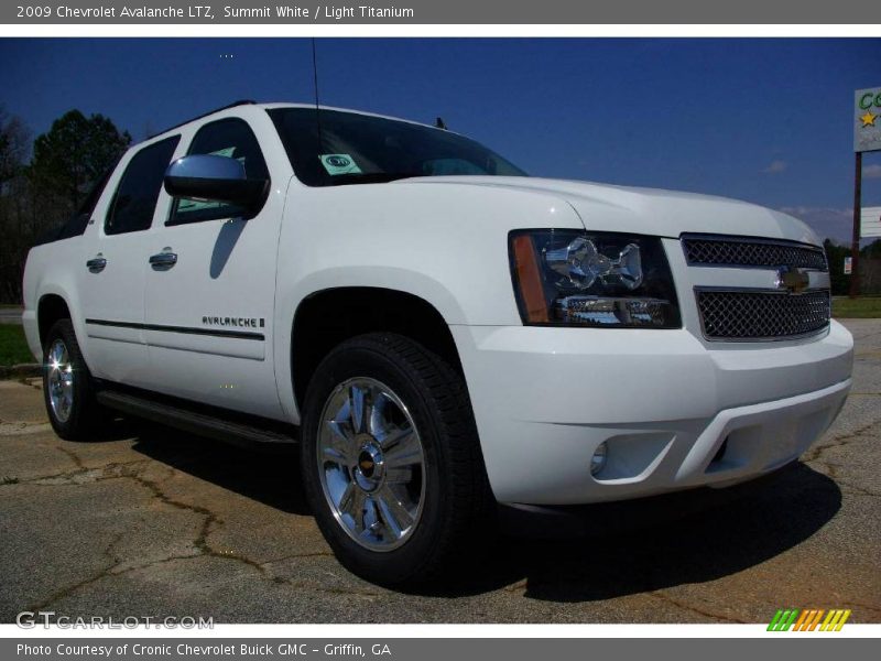 Summit White / Light Titanium 2009 Chevrolet Avalanche LTZ
