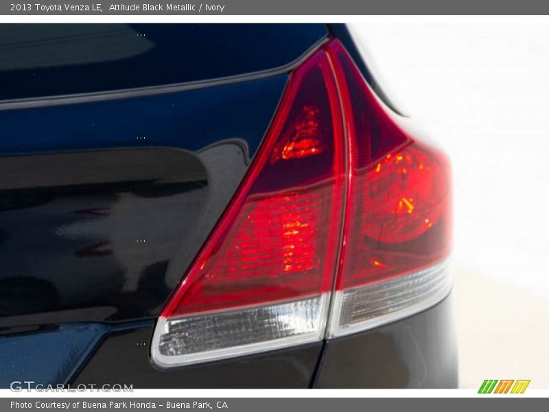 Attitude Black Metallic / Ivory 2013 Toyota Venza LE
