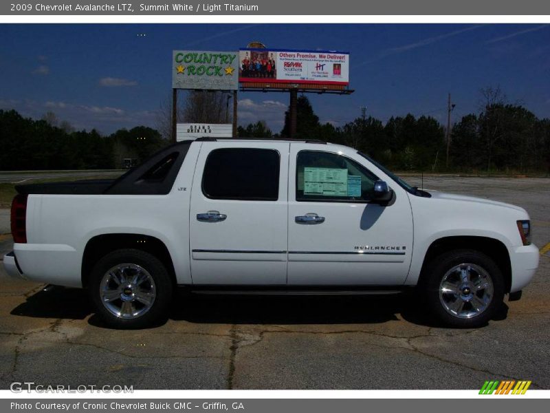 Summit White / Light Titanium 2009 Chevrolet Avalanche LTZ