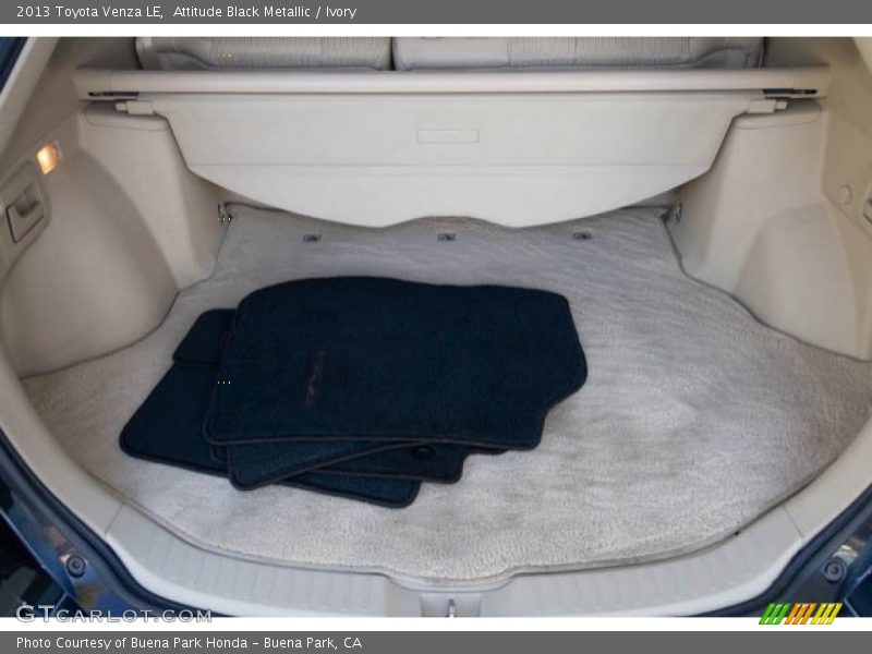 Attitude Black Metallic / Ivory 2013 Toyota Venza LE