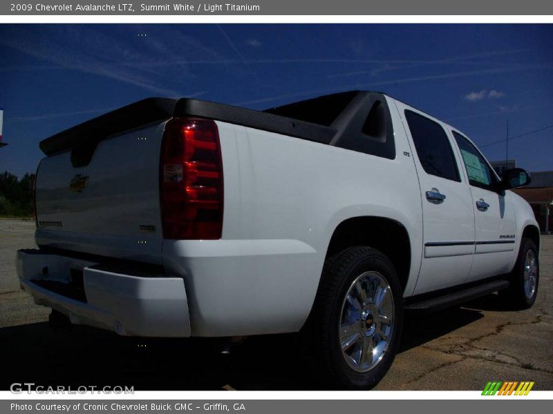 Summit White / Light Titanium 2009 Chevrolet Avalanche LTZ