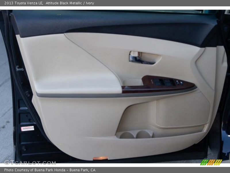 Attitude Black Metallic / Ivory 2013 Toyota Venza LE