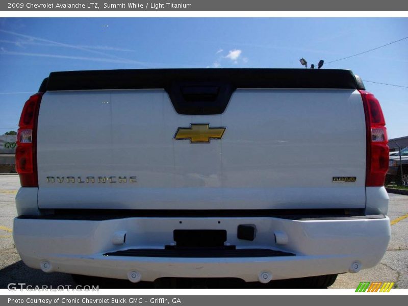 Summit White / Light Titanium 2009 Chevrolet Avalanche LTZ