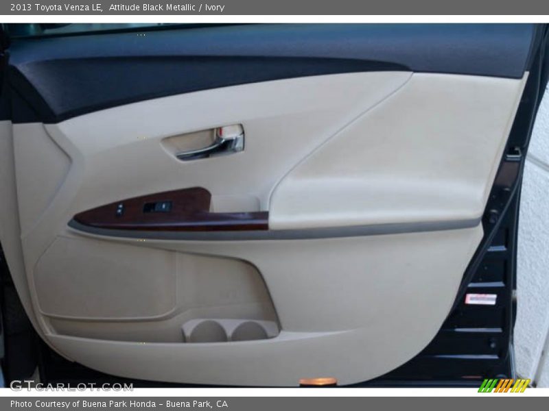 Attitude Black Metallic / Ivory 2013 Toyota Venza LE