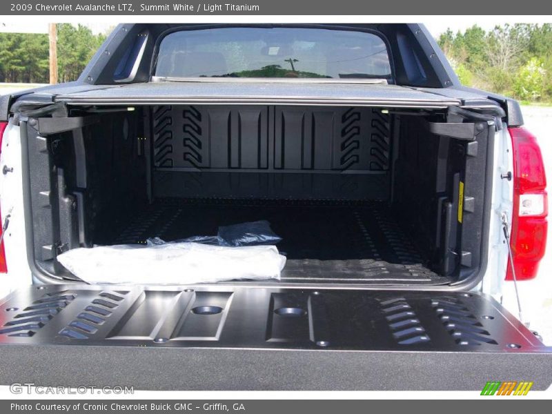 Summit White / Light Titanium 2009 Chevrolet Avalanche LTZ