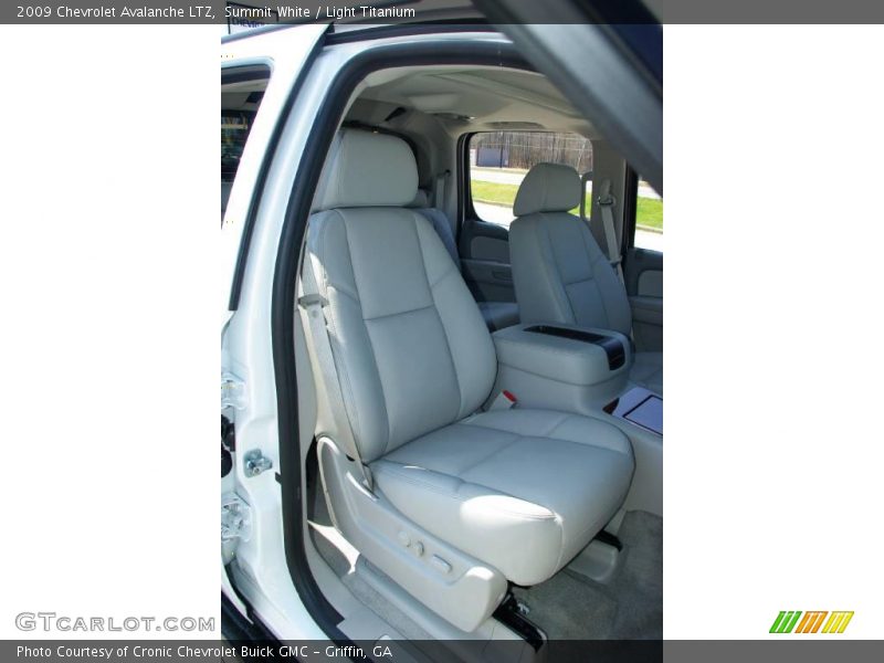 Summit White / Light Titanium 2009 Chevrolet Avalanche LTZ