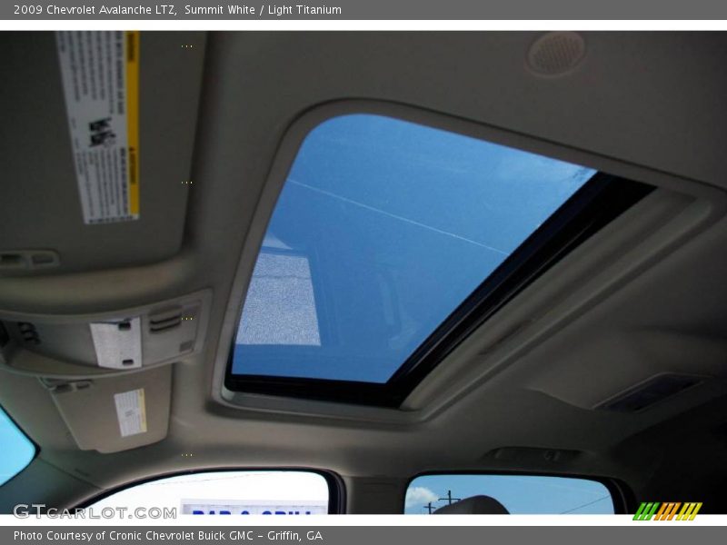 Summit White / Light Titanium 2009 Chevrolet Avalanche LTZ