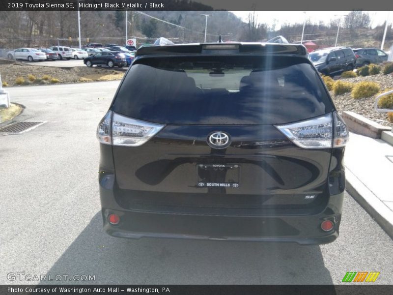 Midnight Black Metallic / Black 2019 Toyota Sienna SE