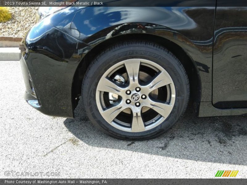 Midnight Black Metallic / Black 2019 Toyota Sienna SE