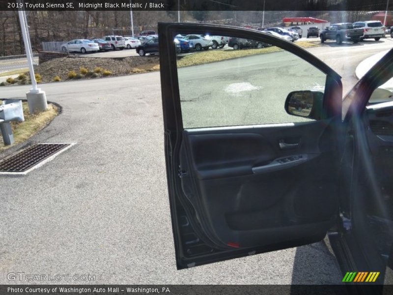 Midnight Black Metallic / Black 2019 Toyota Sienna SE