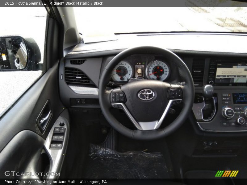 Midnight Black Metallic / Black 2019 Toyota Sienna SE