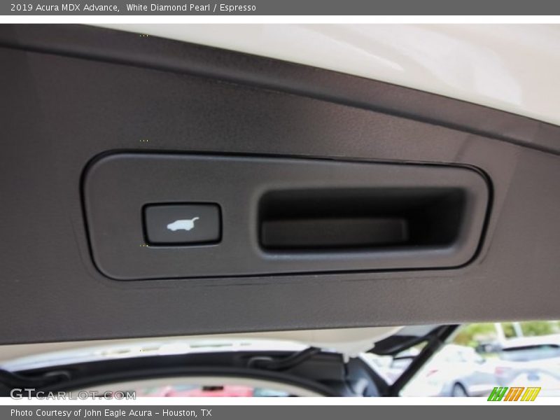 White Diamond Pearl / Espresso 2019 Acura MDX Advance