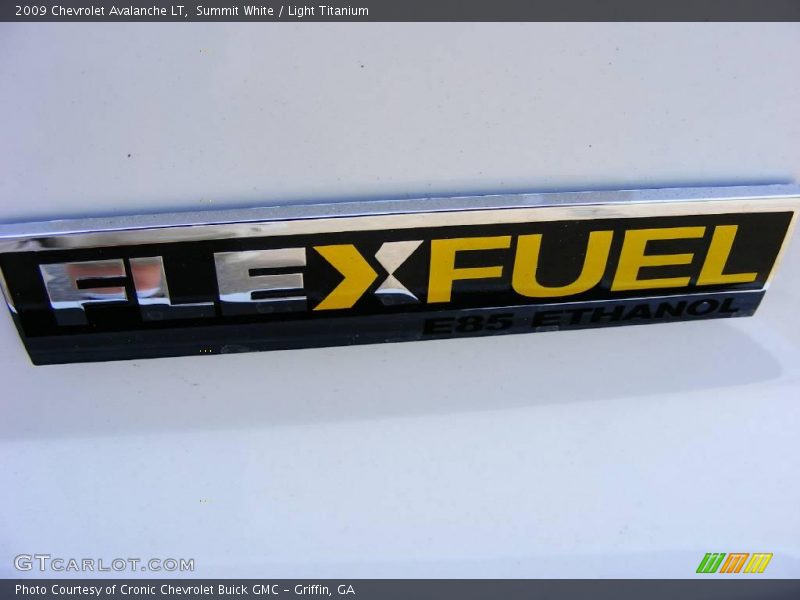 Summit White / Light Titanium 2009 Chevrolet Avalanche LT