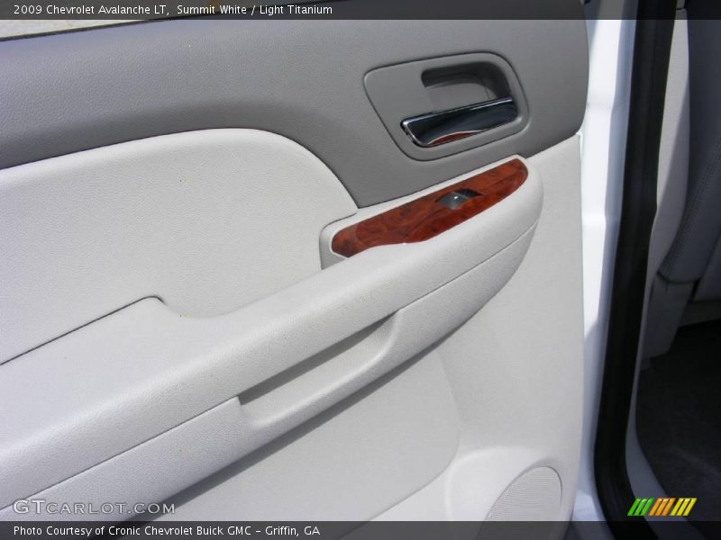 Summit White / Light Titanium 2009 Chevrolet Avalanche LT