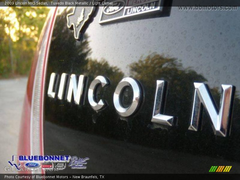 Tuxedo Black Metallic / Light Camel 2009 Lincoln MKS Sedan