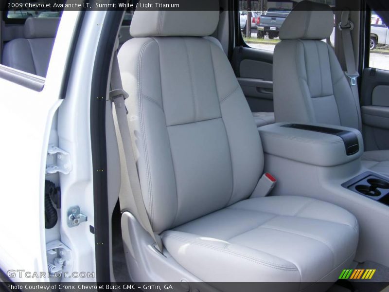 Summit White / Light Titanium 2009 Chevrolet Avalanche LT