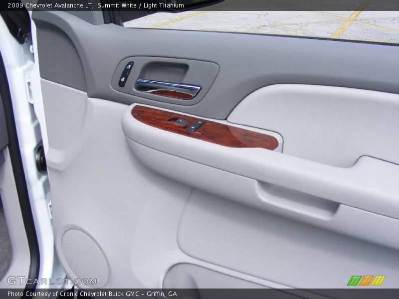 Summit White / Light Titanium 2009 Chevrolet Avalanche LT