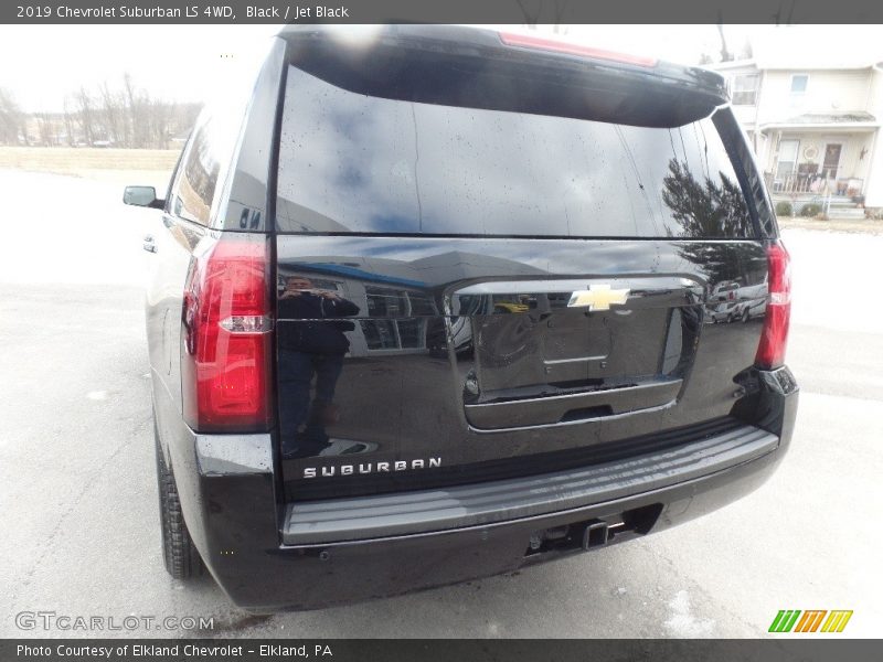 Black / Jet Black 2019 Chevrolet Suburban LS 4WD