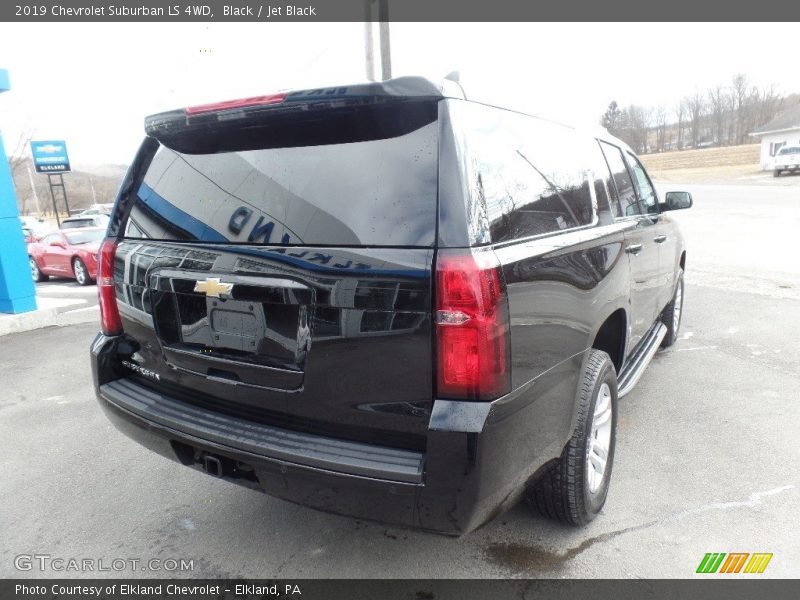 Black / Jet Black 2019 Chevrolet Suburban LS 4WD