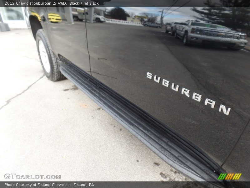 Black / Jet Black 2019 Chevrolet Suburban LS 4WD