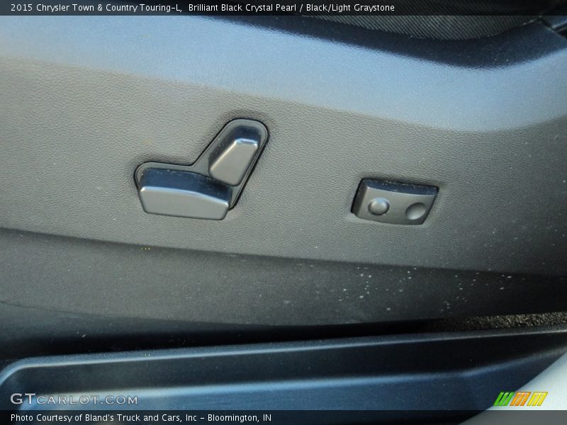 Brilliant Black Crystal Pearl / Black/Light Graystone 2015 Chrysler Town & Country Touring-L