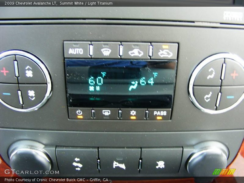Summit White / Light Titanium 2009 Chevrolet Avalanche LT