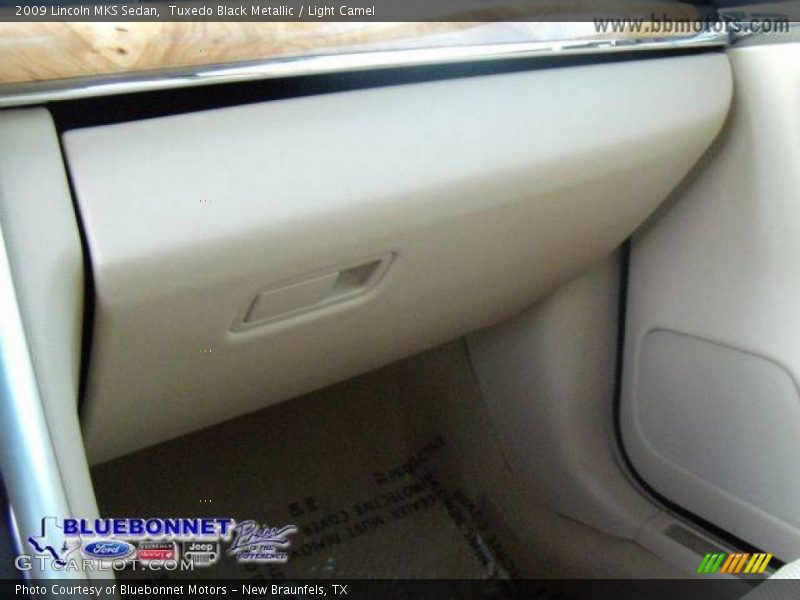 Tuxedo Black Metallic / Light Camel 2009 Lincoln MKS Sedan
