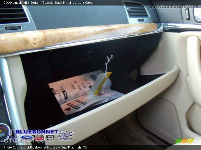 Tuxedo Black Metallic / Light Camel 2009 Lincoln MKS Sedan