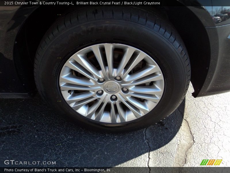 Brilliant Black Crystal Pearl / Black/Light Graystone 2015 Chrysler Town & Country Touring-L