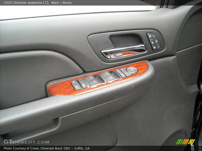 Black / Ebony 2009 Chevrolet Avalanche LTZ