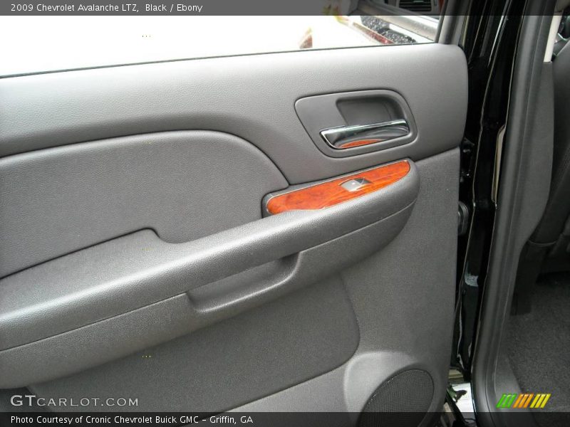 Black / Ebony 2009 Chevrolet Avalanche LTZ