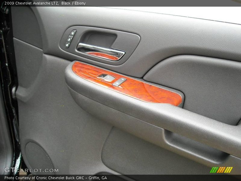 Black / Ebony 2009 Chevrolet Avalanche LTZ