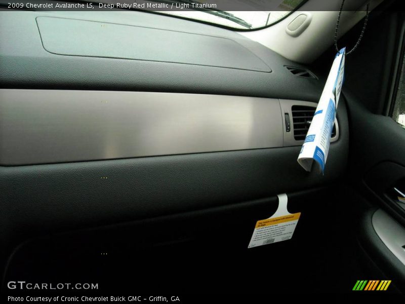 Deep Ruby Red Metallic / Light Titanium 2009 Chevrolet Avalanche LS