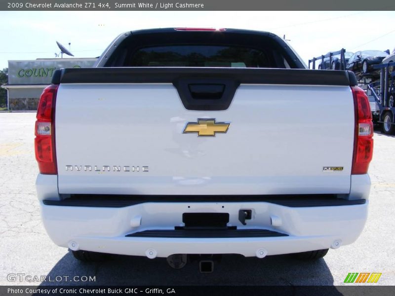 Summit White / Light Cashmere 2009 Chevrolet Avalanche Z71 4x4