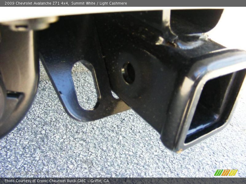 Summit White / Light Cashmere 2009 Chevrolet Avalanche Z71 4x4