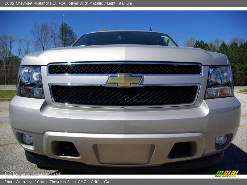 Silver Birch Metallic / Light Titanium 2009 Chevrolet Avalanche LT 4x4