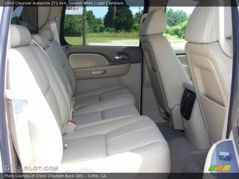 Summit White / Light Cashmere 2009 Chevrolet Avalanche Z71 4x4