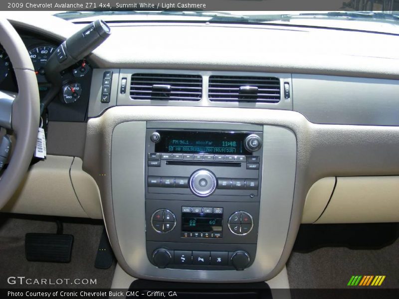 Summit White / Light Cashmere 2009 Chevrolet Avalanche Z71 4x4