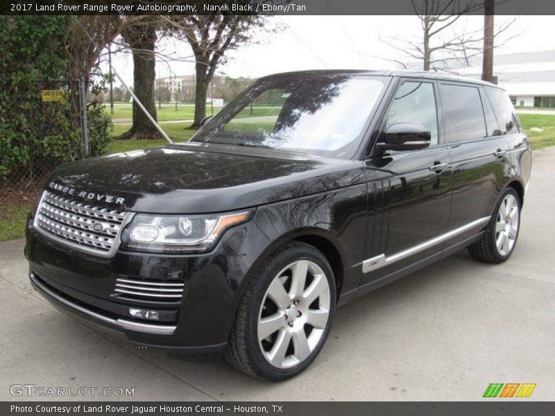 Front 3/4 View of 2017 Range Rover Autobiography