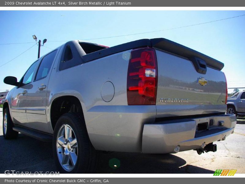 Silver Birch Metallic / Light Titanium 2009 Chevrolet Avalanche LT 4x4