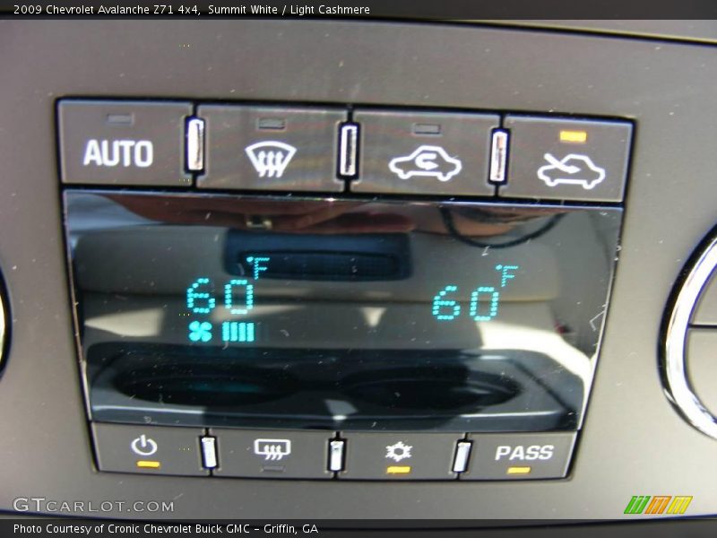 Summit White / Light Cashmere 2009 Chevrolet Avalanche Z71 4x4