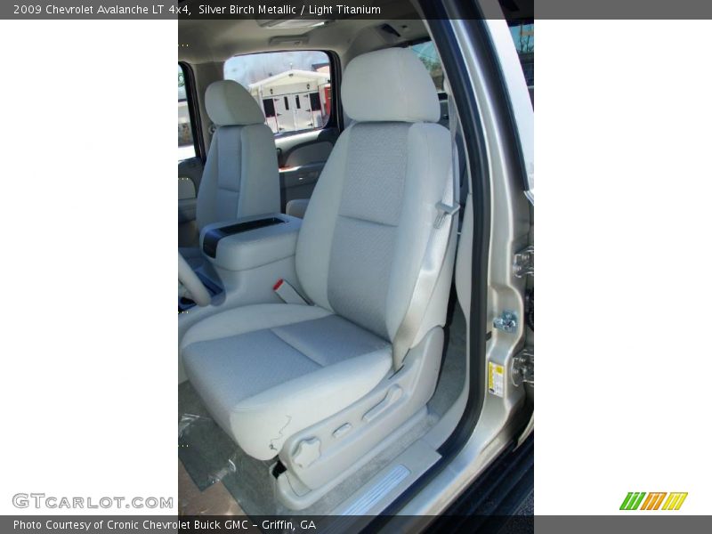 Silver Birch Metallic / Light Titanium 2009 Chevrolet Avalanche LT 4x4