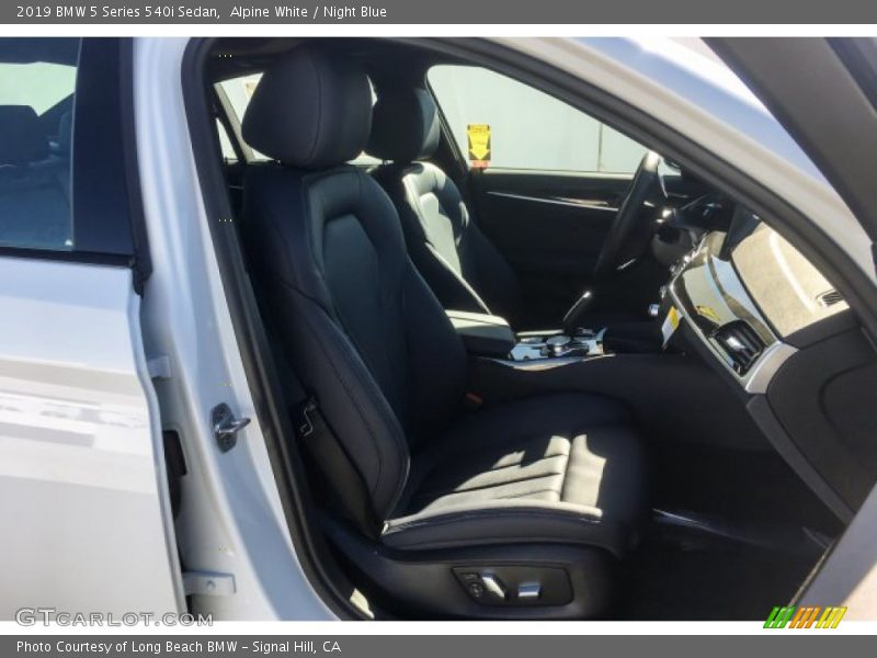 Alpine White / Night Blue 2019 BMW 5 Series 540i Sedan
